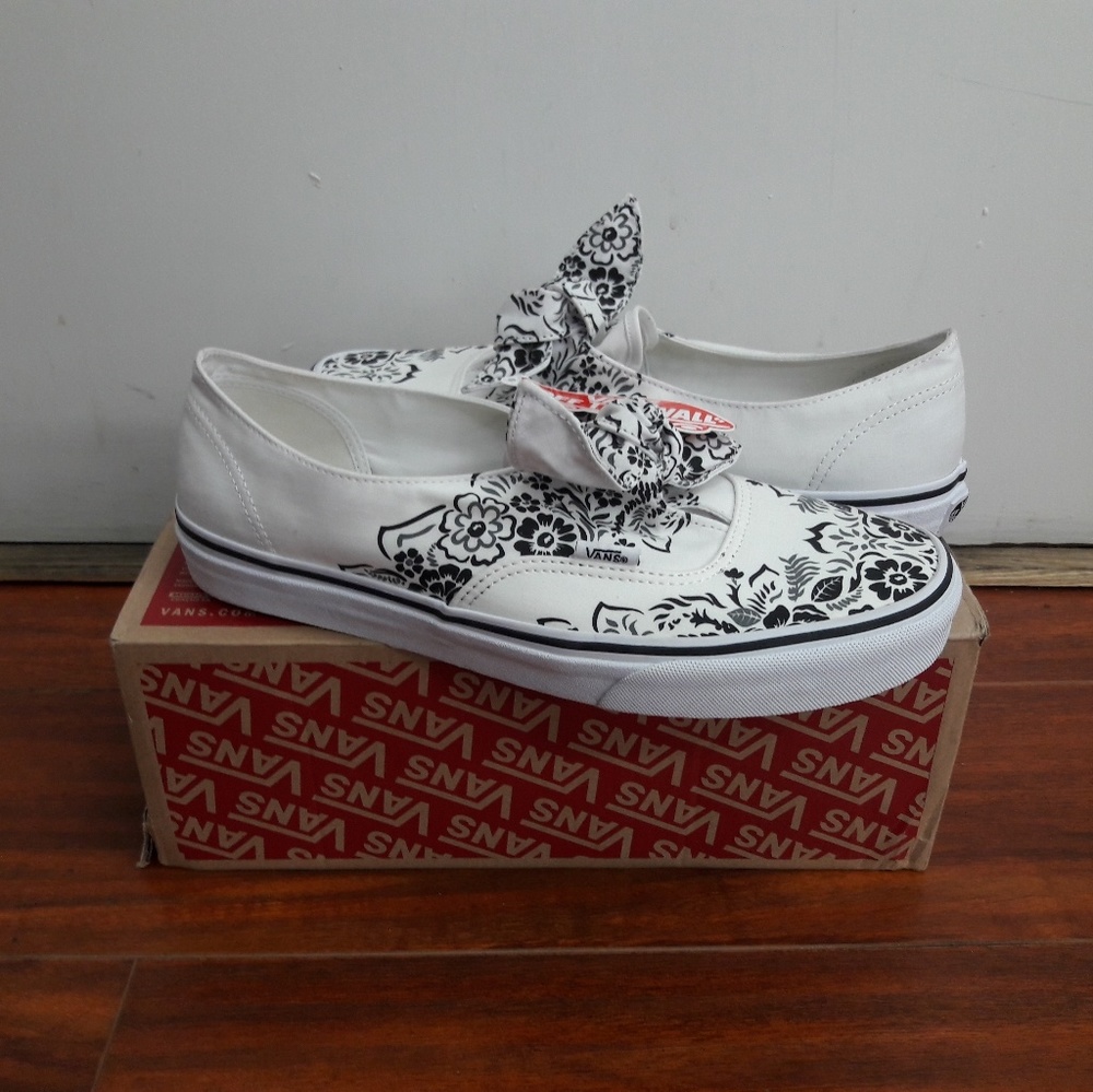 VANS - Picture 3 of 3
